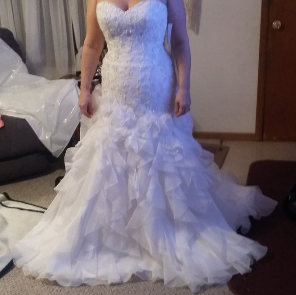 Mermaid style wedding dress with belt - Picture 5 of 8